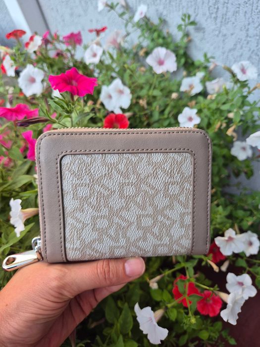 Elegancki portfel DKNY, monogram