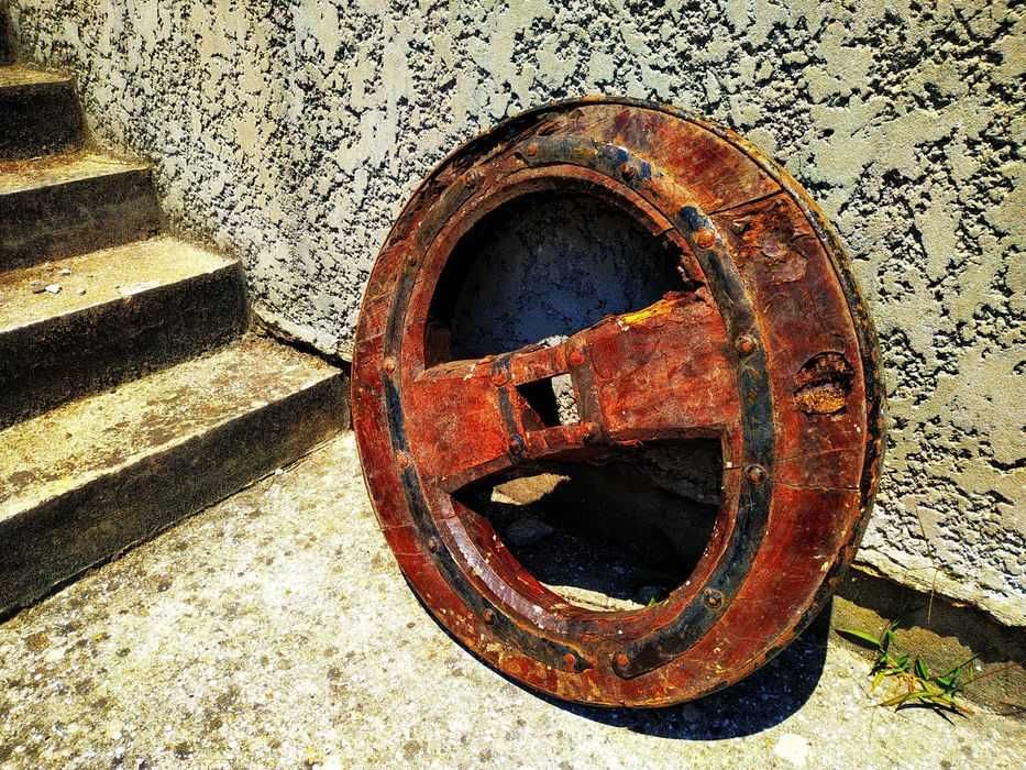 Roda de carro de bois antigas: uma peça única para a sua casa!