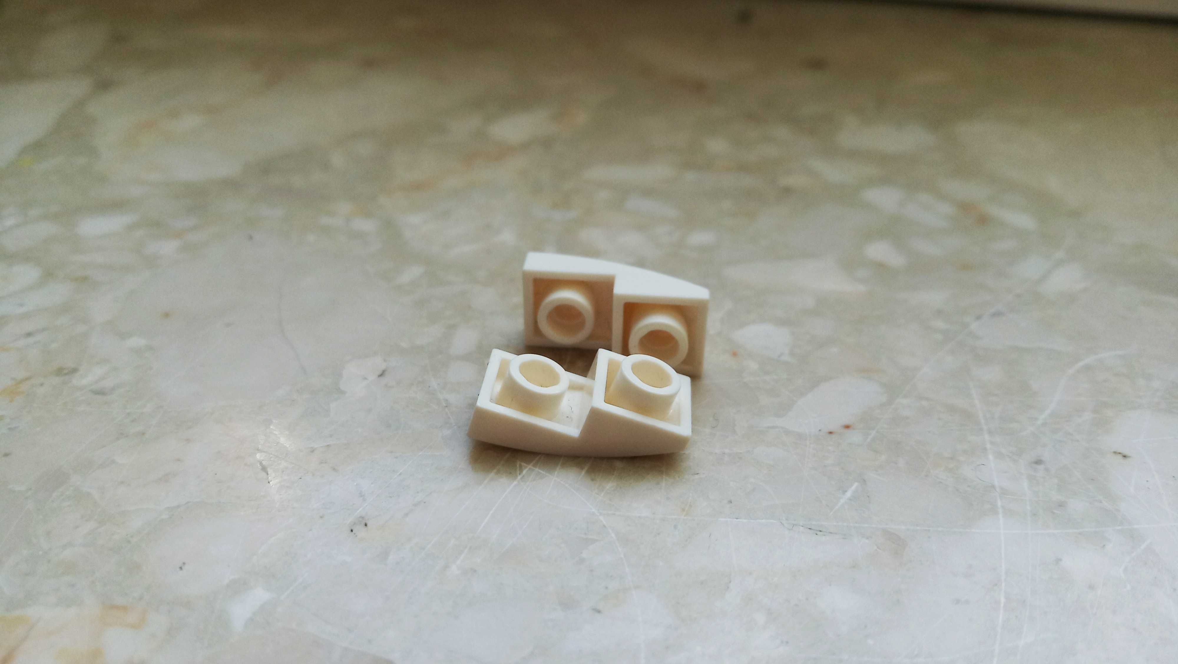 Lego 24201 skos odwrócony 1x2 biały, 2 szt