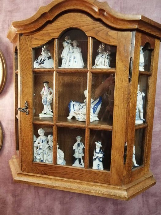 Witryna wisząca, okleina dębowa