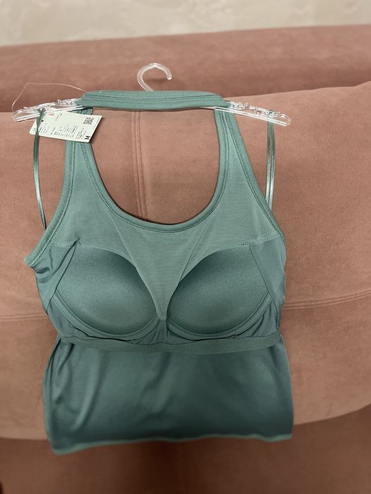 Топ -бра ,майка , фирмы Uniqlo , с бирками , размер M ,S .
