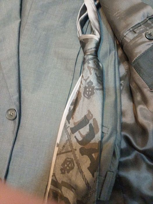 Fato prada tamanho 48 com gravata