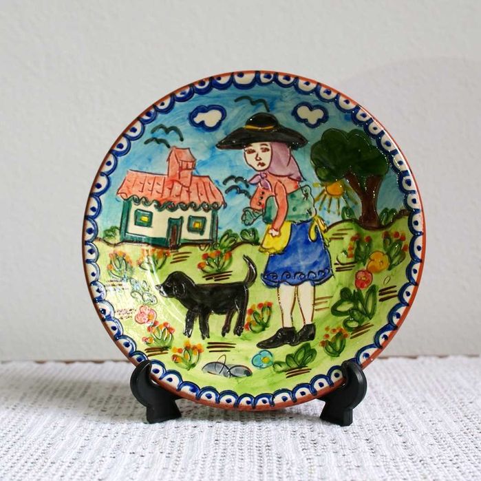 Prato alentejano pintado à mão em olaria do Redondo