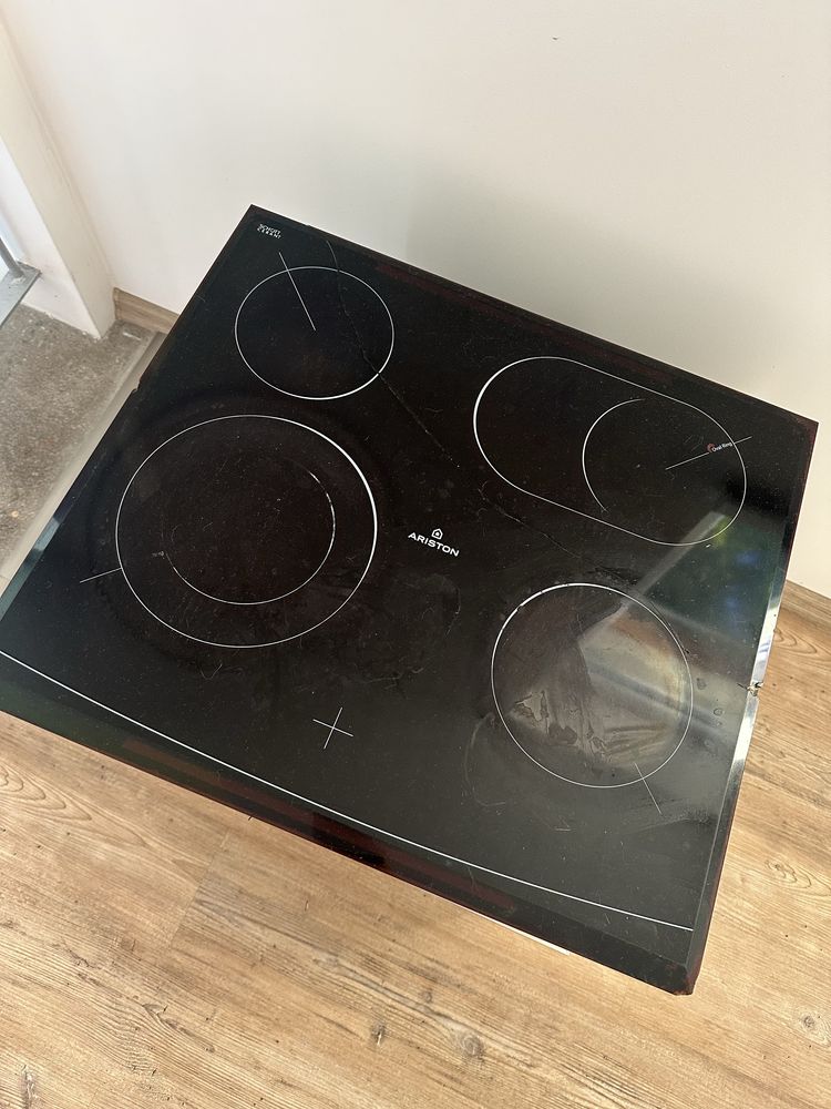 Piekarnik elektr. z płytą ceramiczną Hotpoint-Ariston
