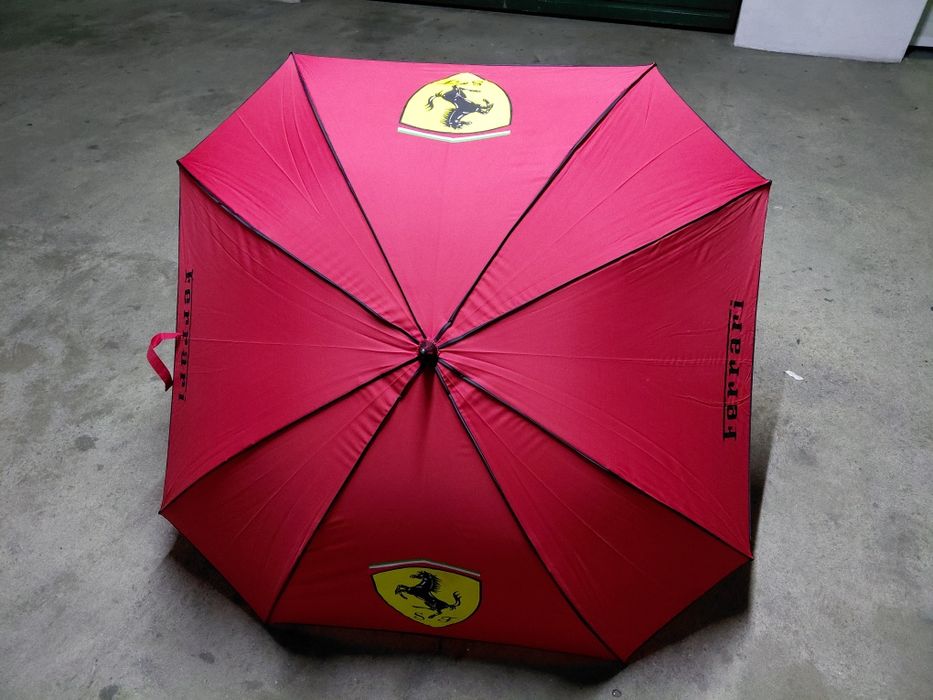 Guarda chuvas Ferrari e Piaggio