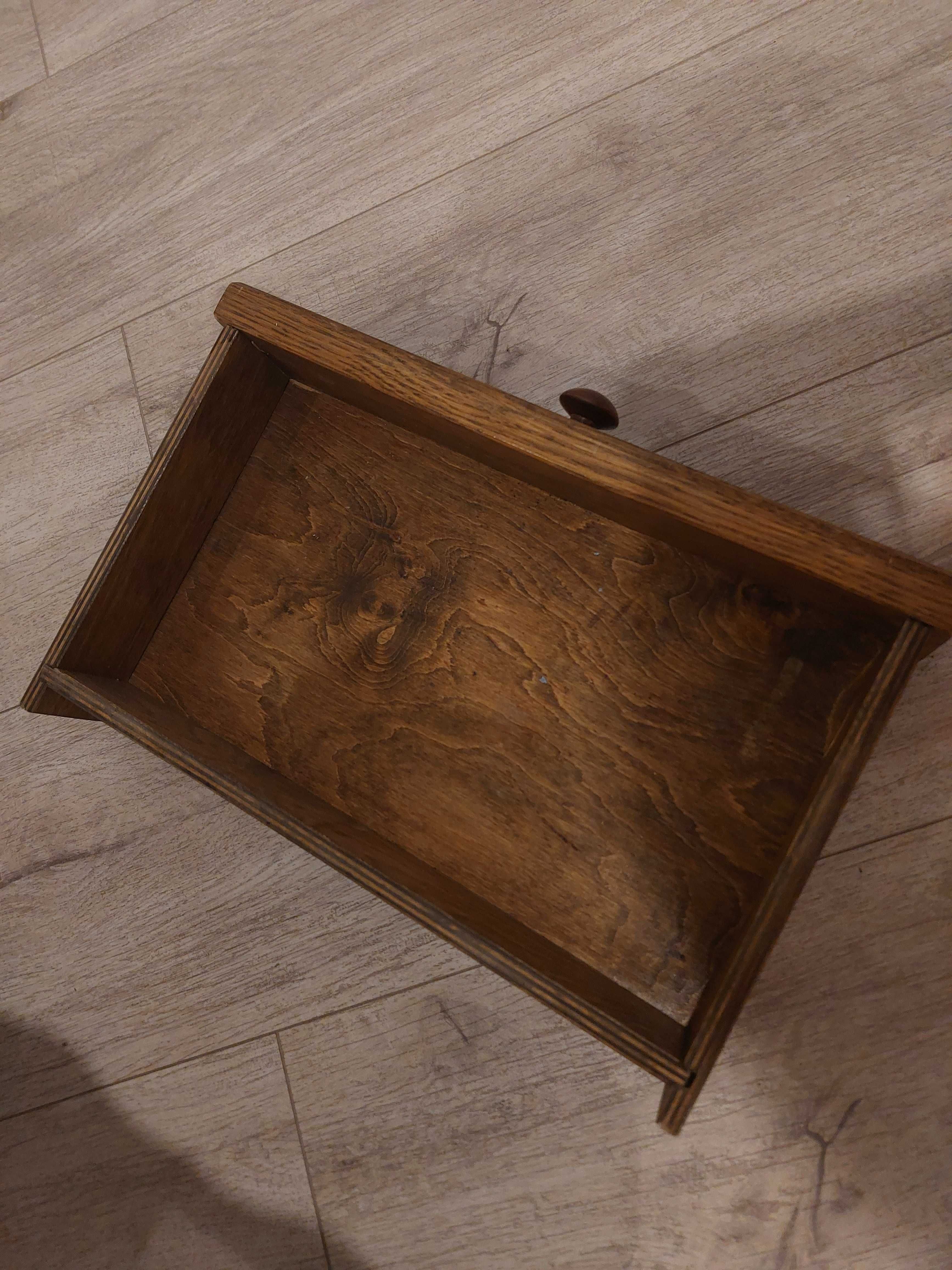 Drewniana półka wisząca z szufladą