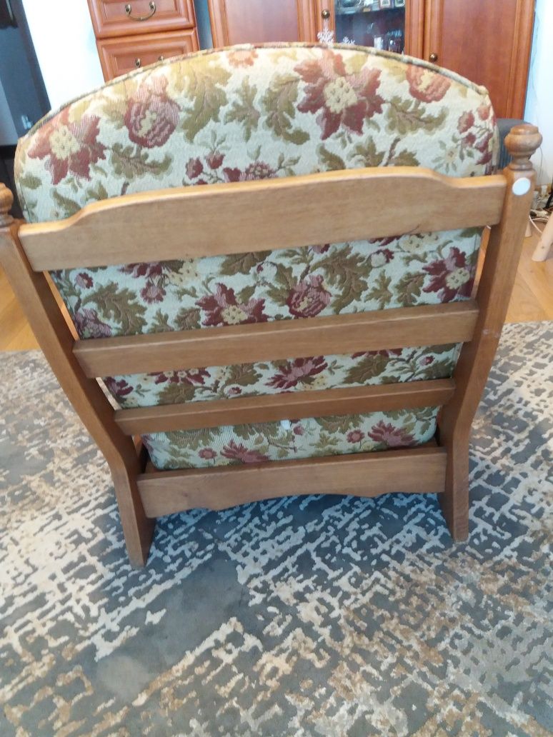 Fotel drewniany tanio