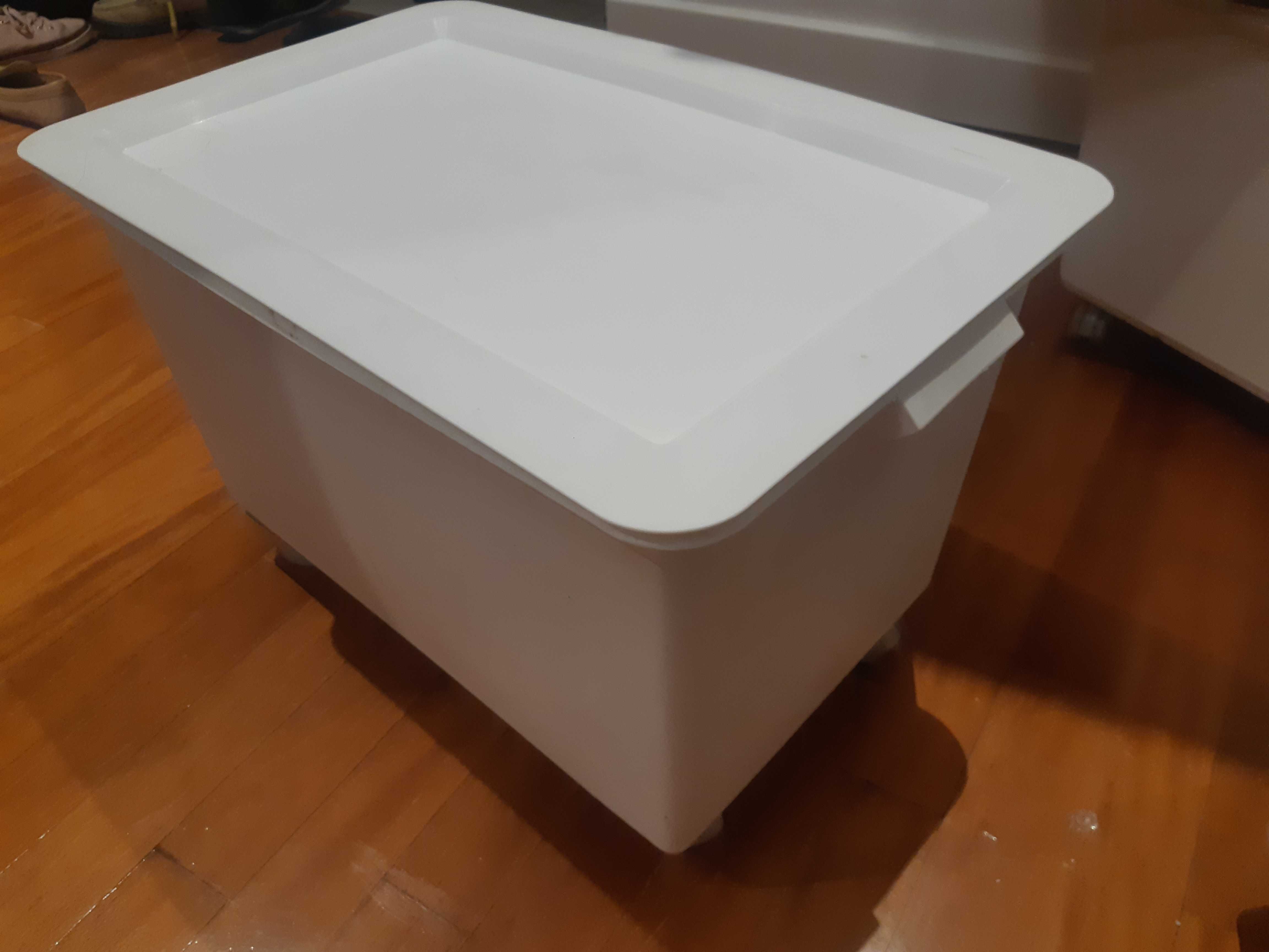 biały pojemnik kosz pudełko IKEA SLUGIS pod regał, szafkę, komodę