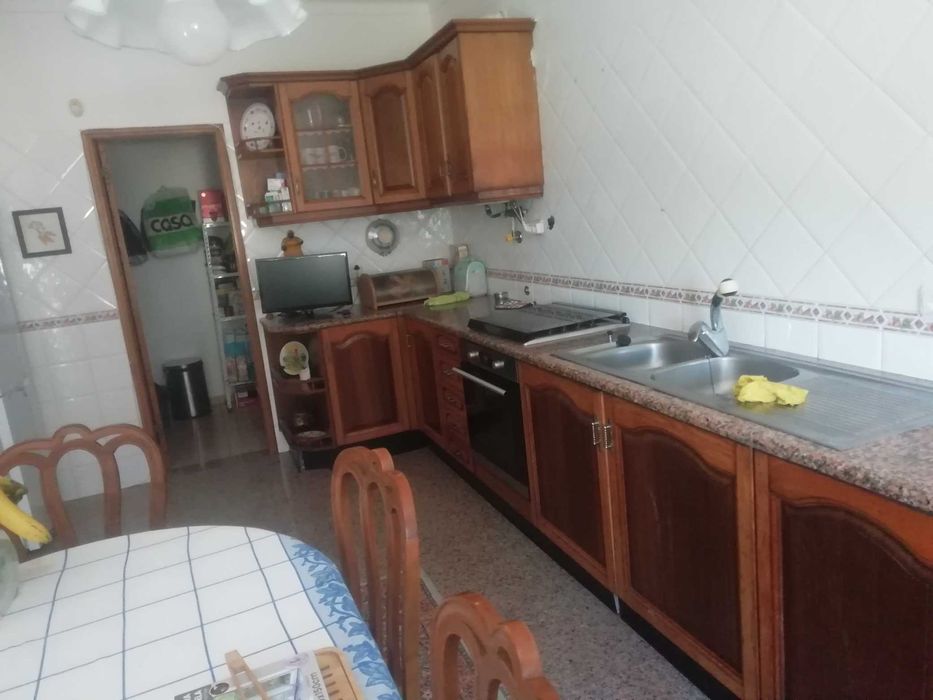 Vendo cozinha- armários, bancada em granito rosa e exaustor
