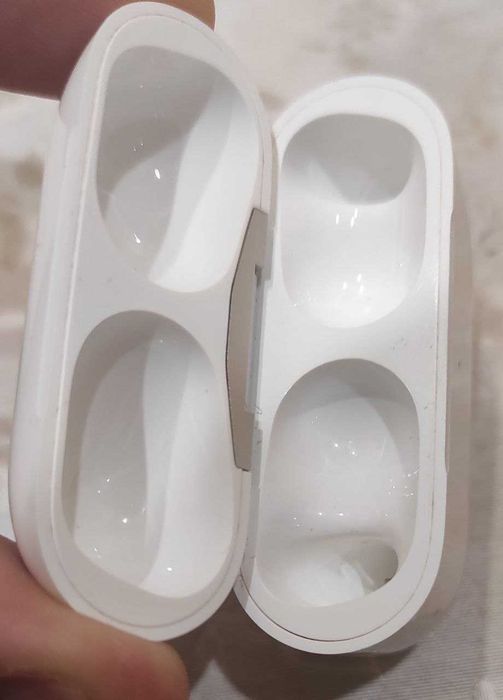 Зарядний кейс для оригінальних навушників Apple AirPods Pro