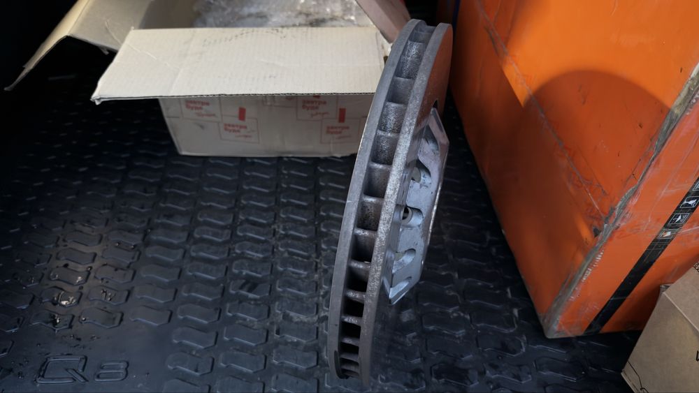 Audi RS 5 Передні гальмівні диски та колодки