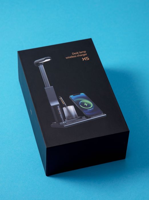 Светильник с аккумулятором и беспроводной зарядкой для телефона