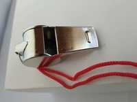 Свисток металевий на червоному шнурку, сріблястий колір