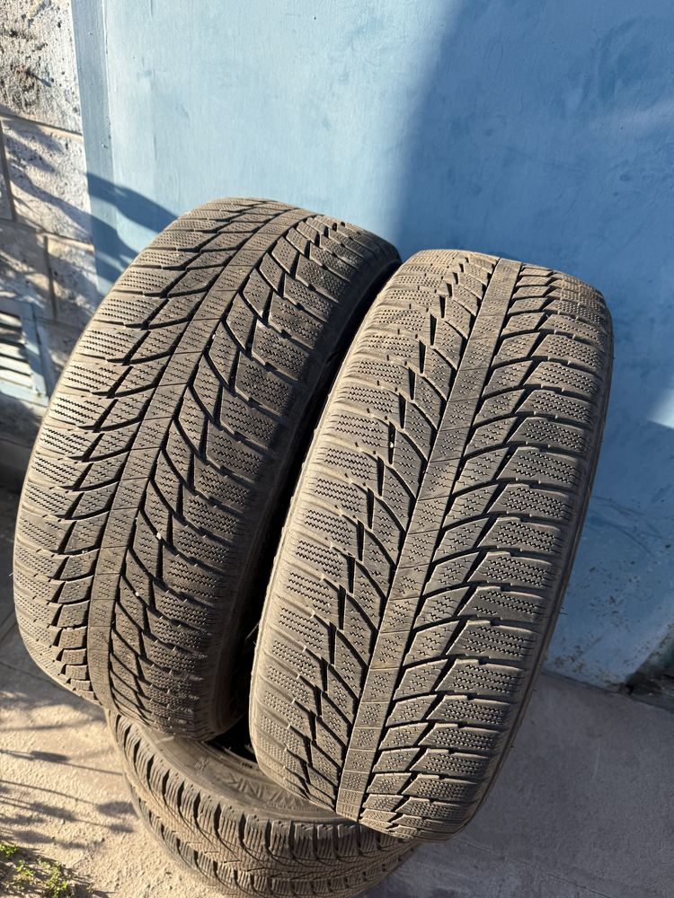 Зимняя резина Triangle Snowlink 235/50/R18 в Отличном состоянии