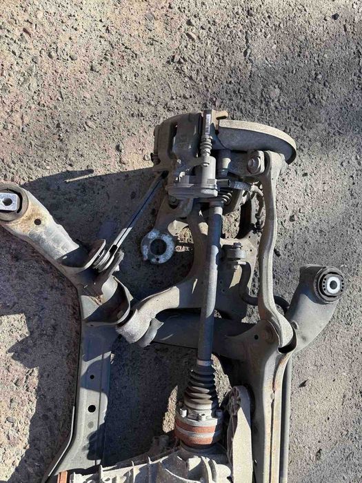 Балка задня задняя на Audi Q5 q5 Ауди Кью 5 Кю 2008-2017