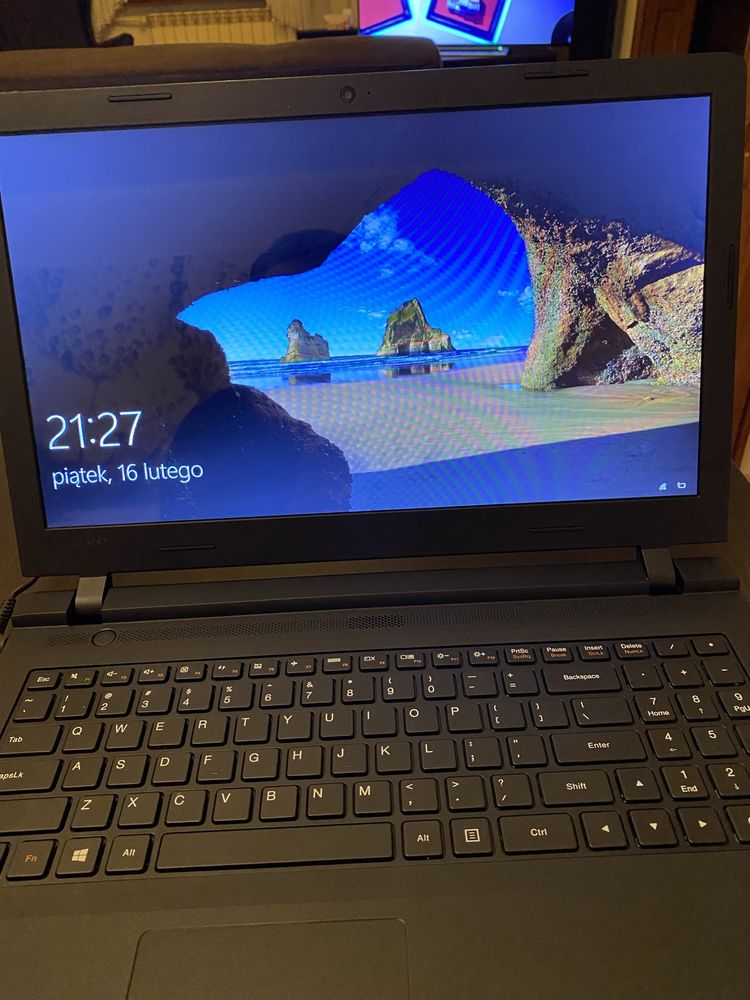 Laptop Lenovo 15” plus  torba desley