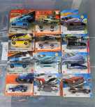 Varios hot wheels