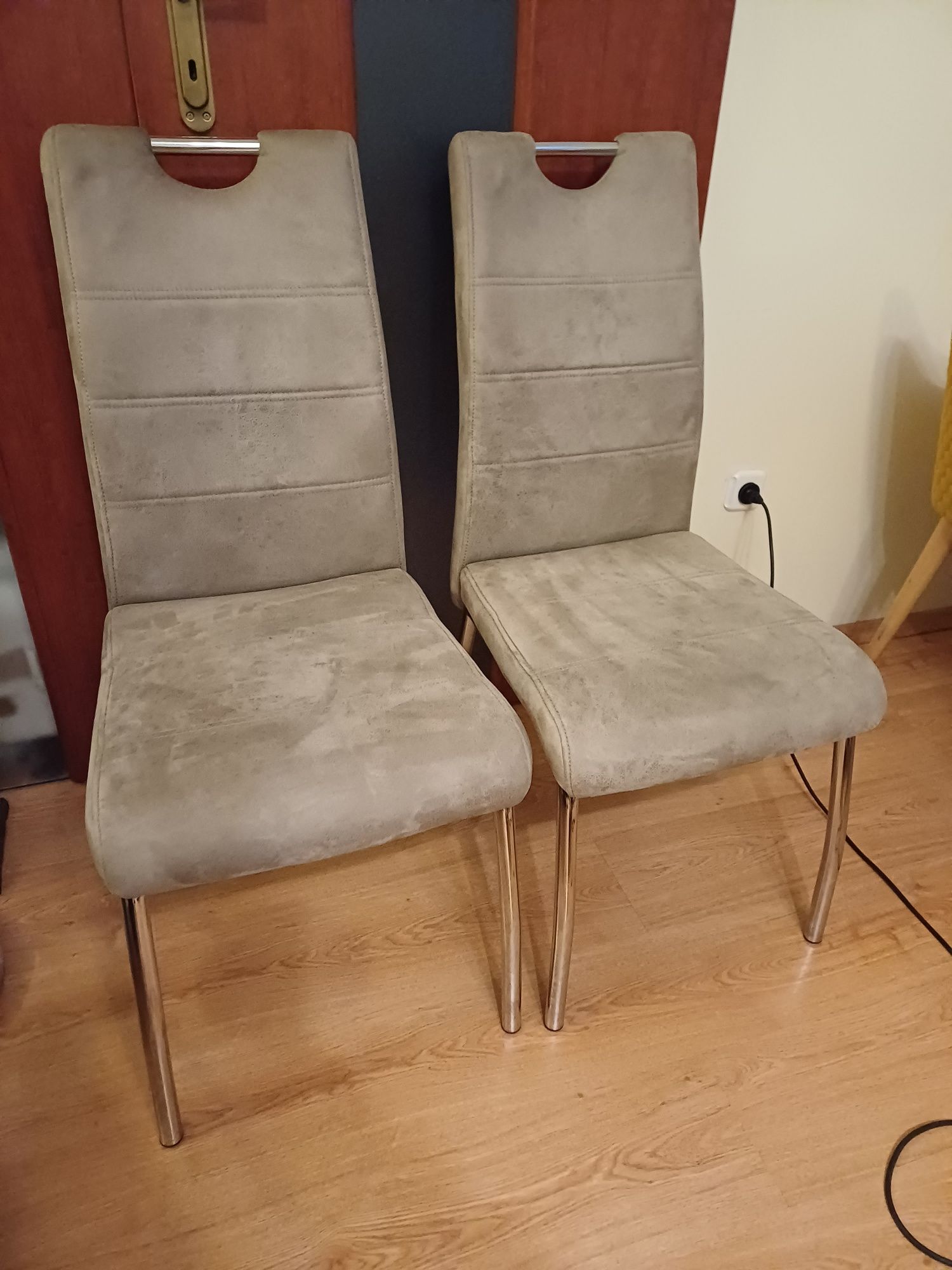 Dwa krzesła tapicerowane do jadalni kuchni