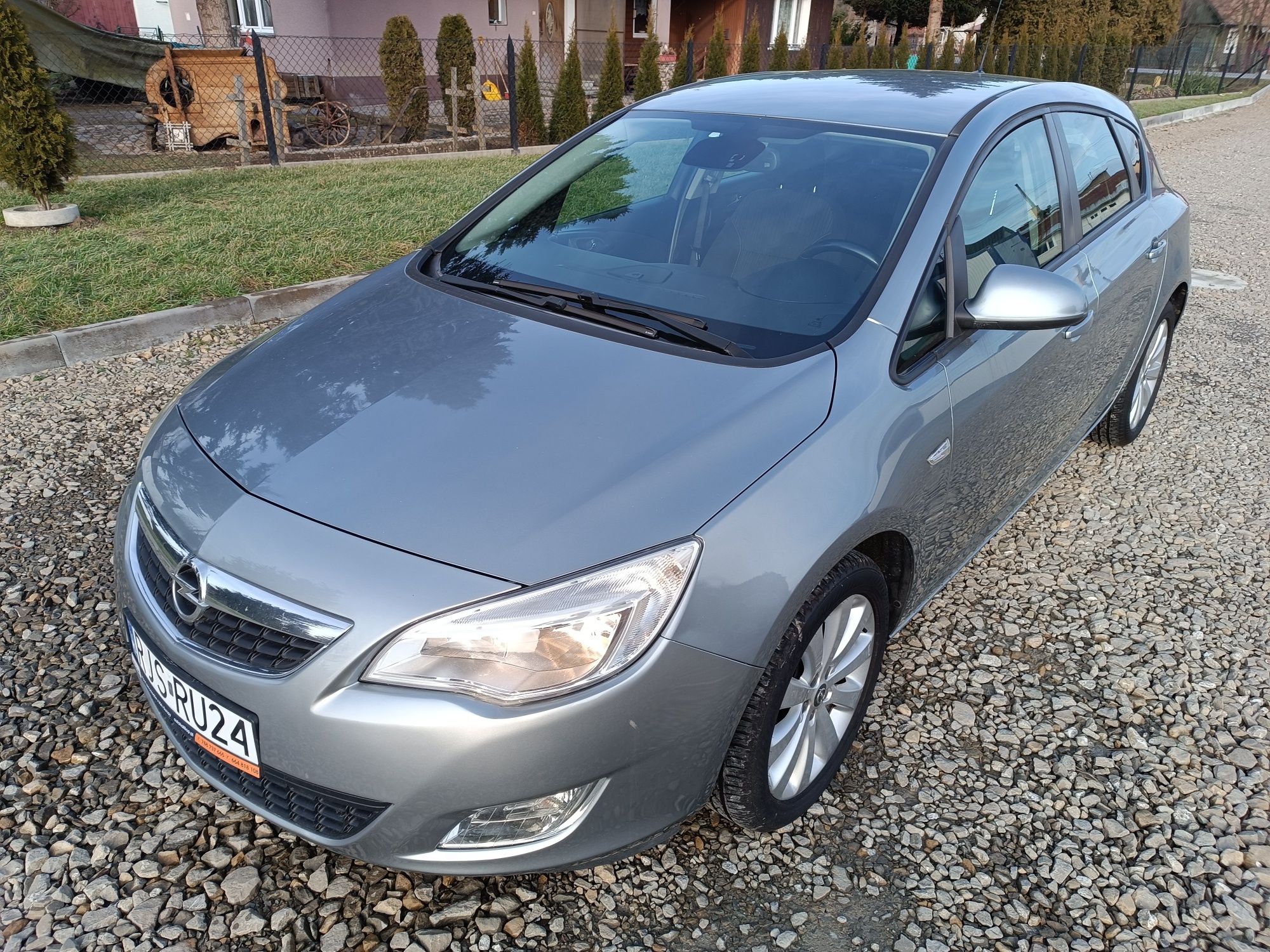 Opel Astra J Benzynka 1.4 ALU Niski przebieg Zadbana Nowe Opony