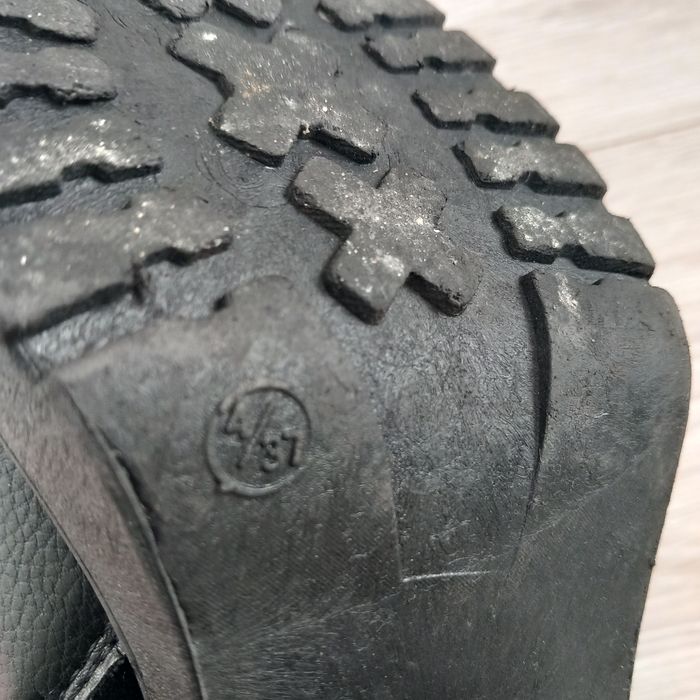 Czarne botki wiosna zamki Krush 37