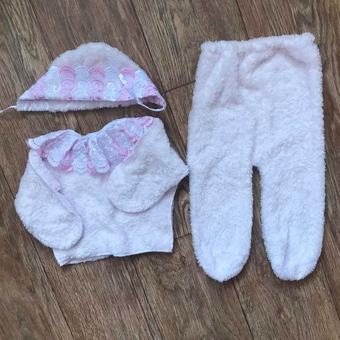 Конверт і костюм для дівчинки на виписку