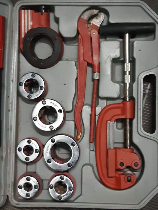 Плашки для нарізки труб