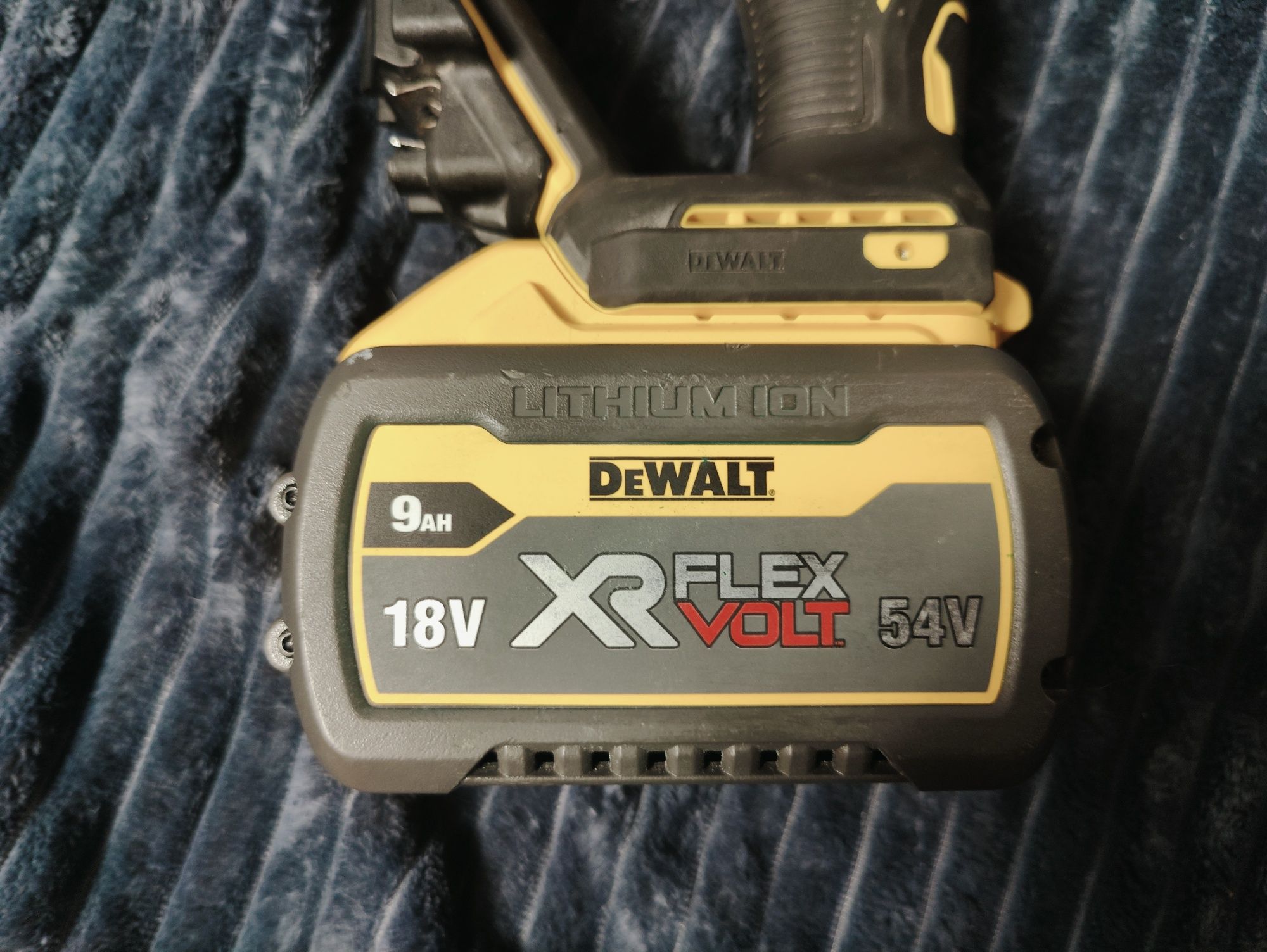 Wiertarka kątowa DeWalt DCD444 + bateria 9AH