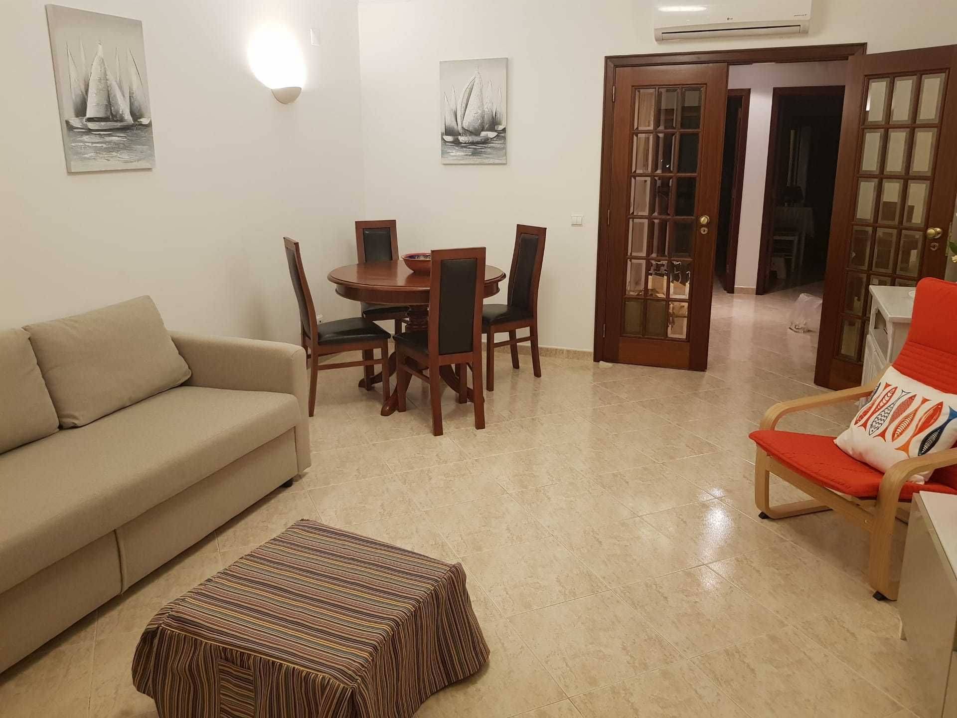 Apartamento em condomínio c/ Piscina junto à praia Quarteira/Vilamoura