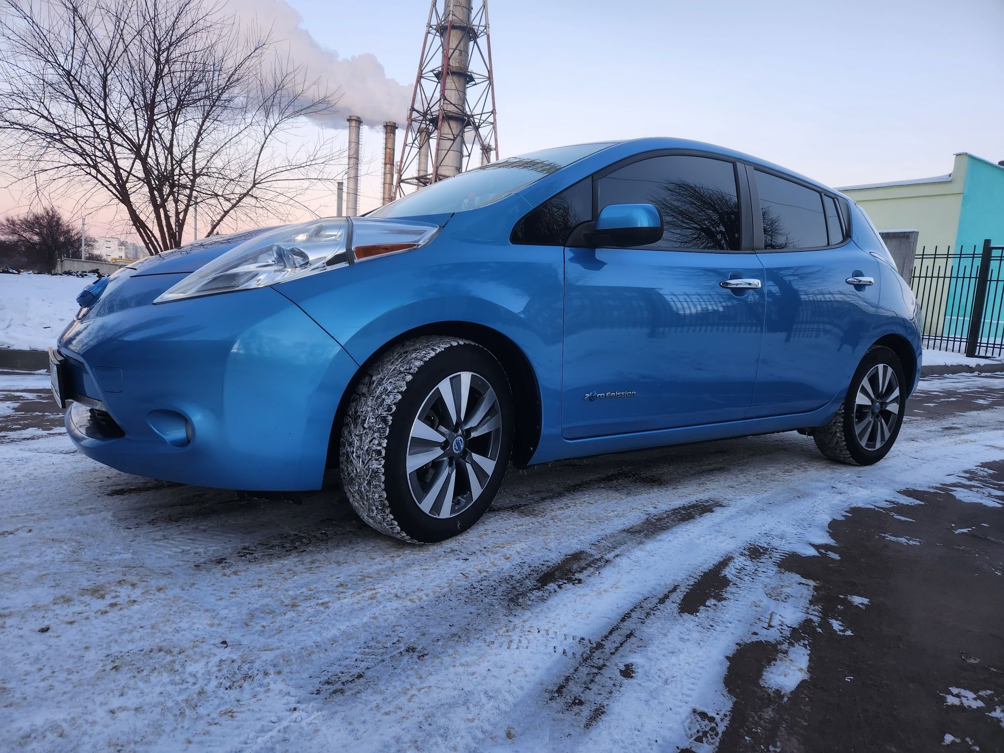 Продам nissan leaf США  максимальная комплектация SL без дтп