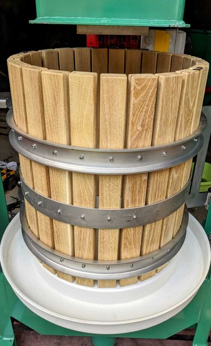 Prasa hydrauliczna, koszowa do tłoczenia soku z owoców.