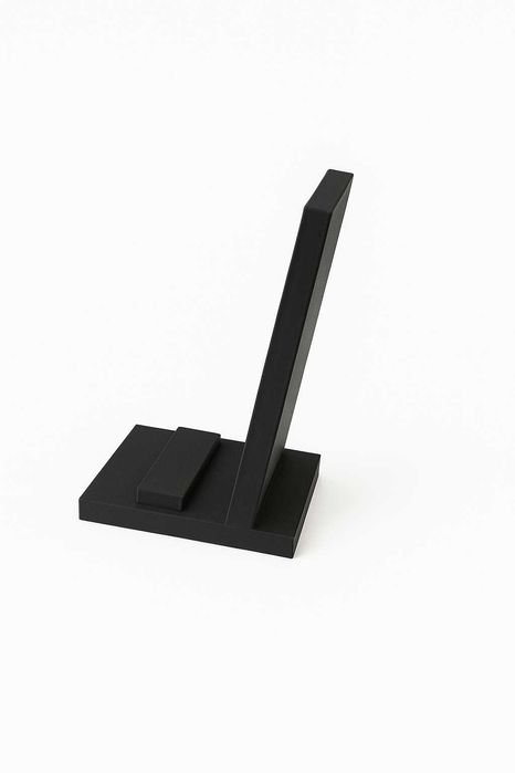 Minimalistyczny stojak na telefon - czarny