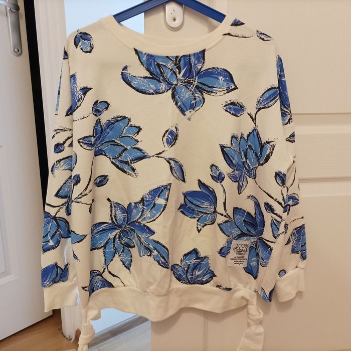 Biało-niebieska bluza damska