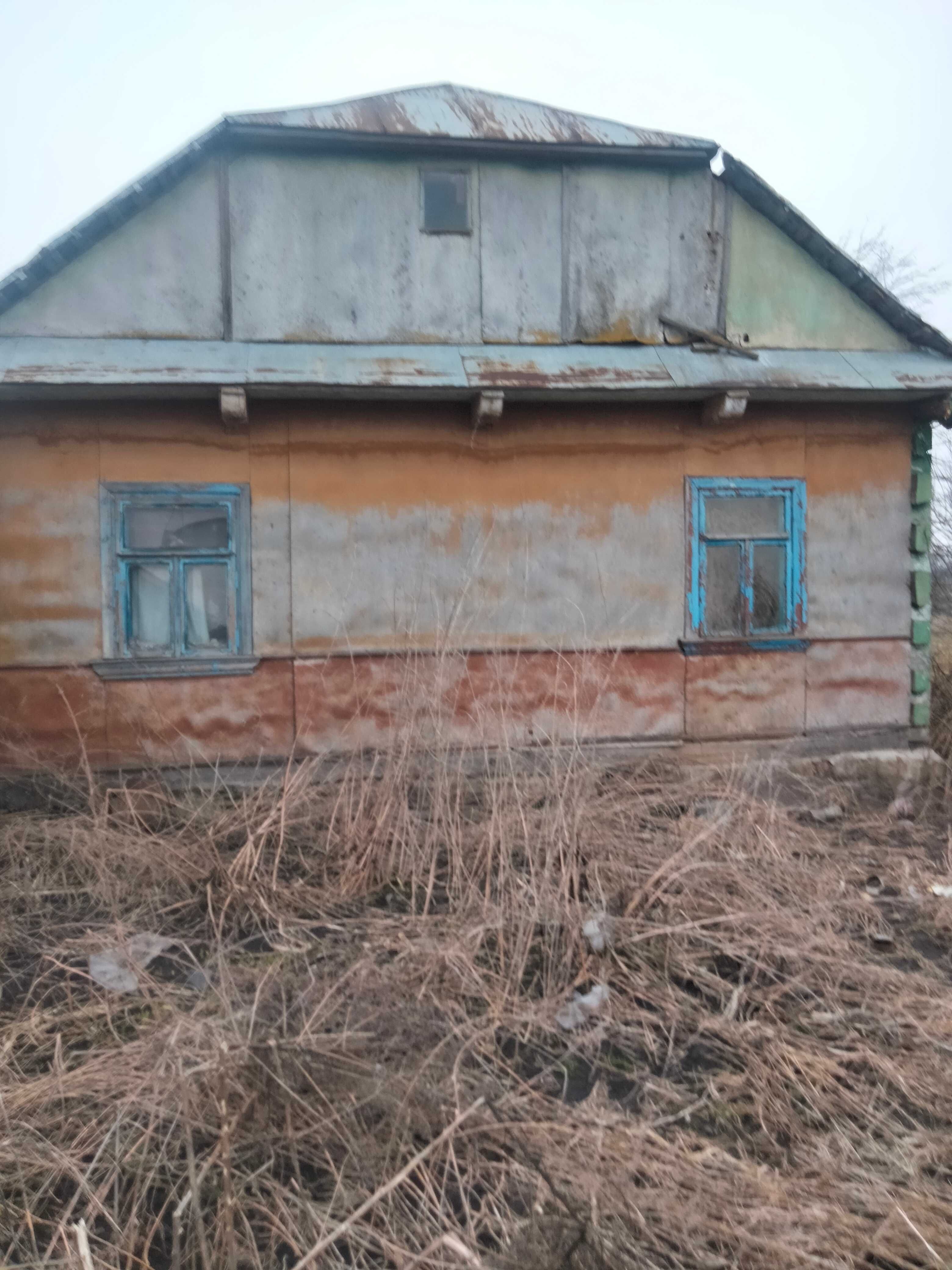 Земельна ділянка з будинком та прибудовами