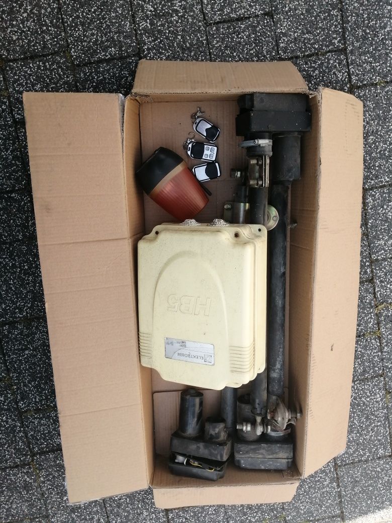 Mechanizm bramy dwu skrzydłowe HB5