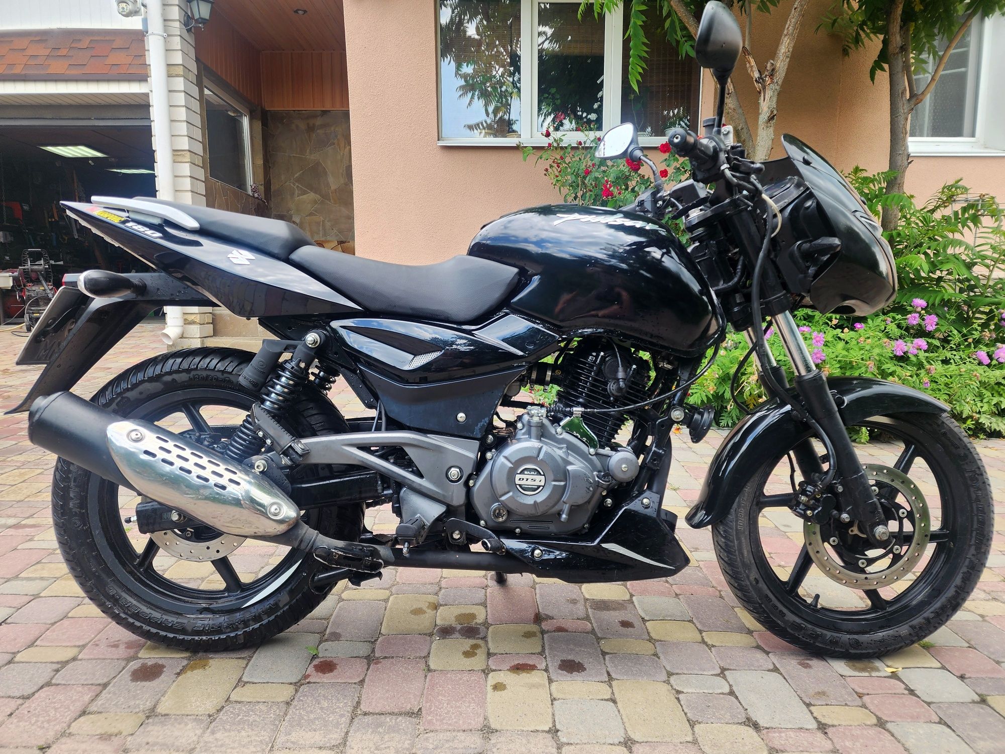 Bajaj pulsar 180