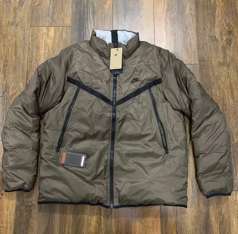 Куртка Nike Sportswear
Windrunner Synthetic-Fill DD6974-004