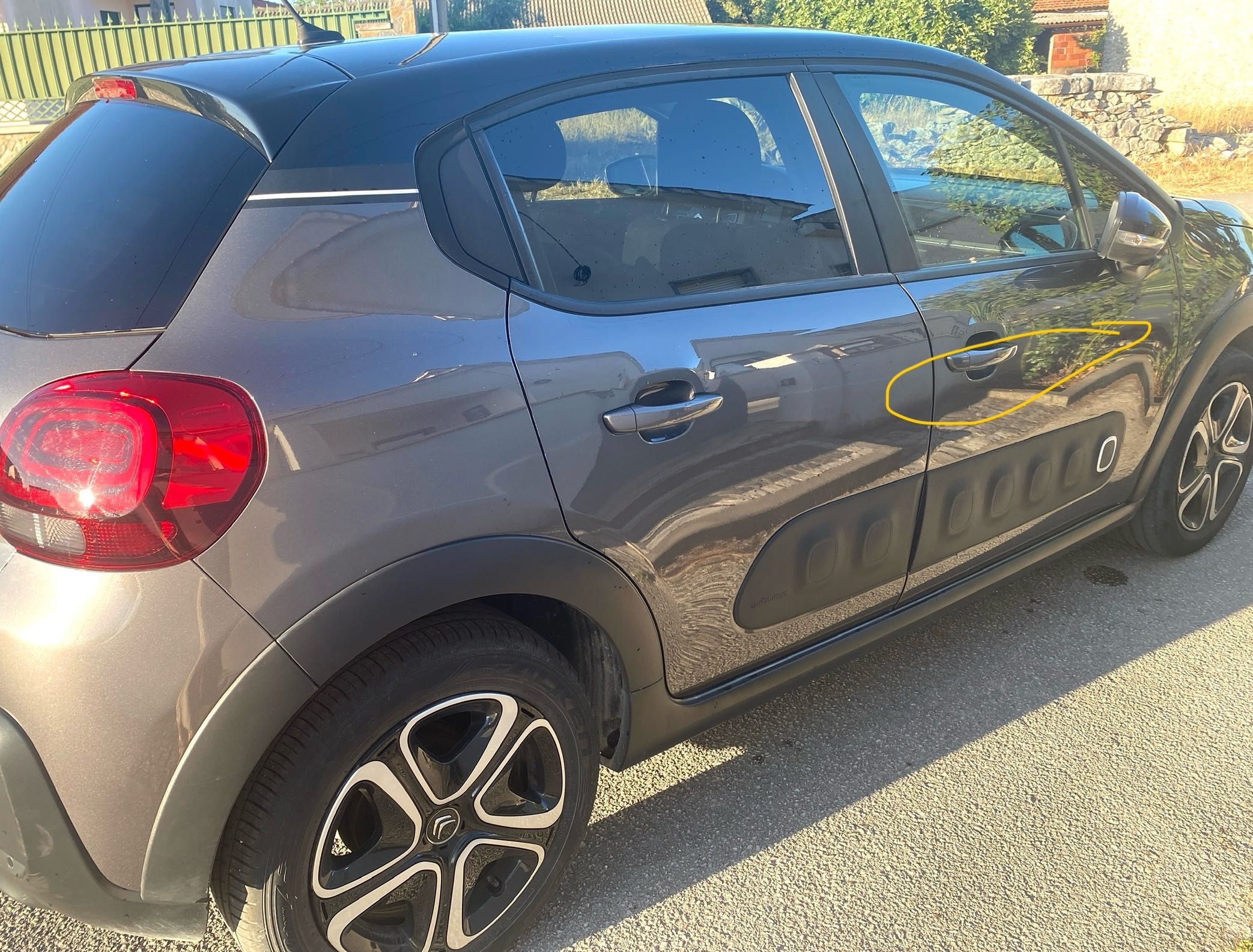 Citroën C3 cinzento
