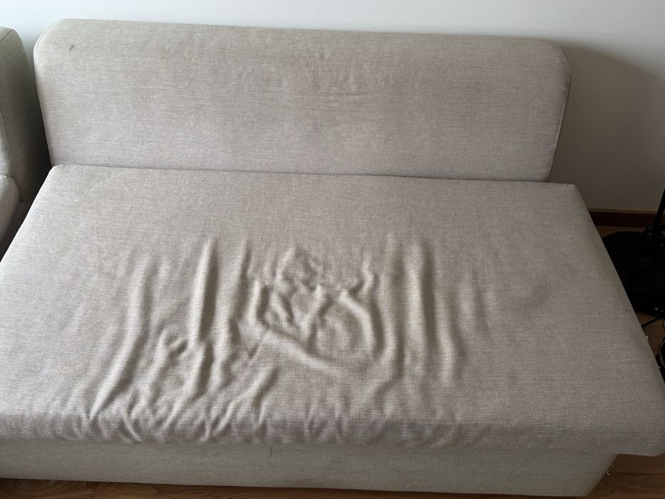Sofa modelar usado Laskasas
