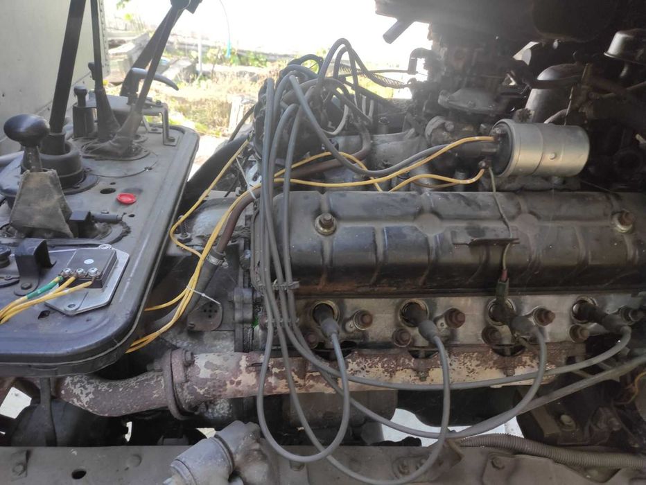 Два ГАЗ-66. Один на повному ходу, другий як донор або для відновлення