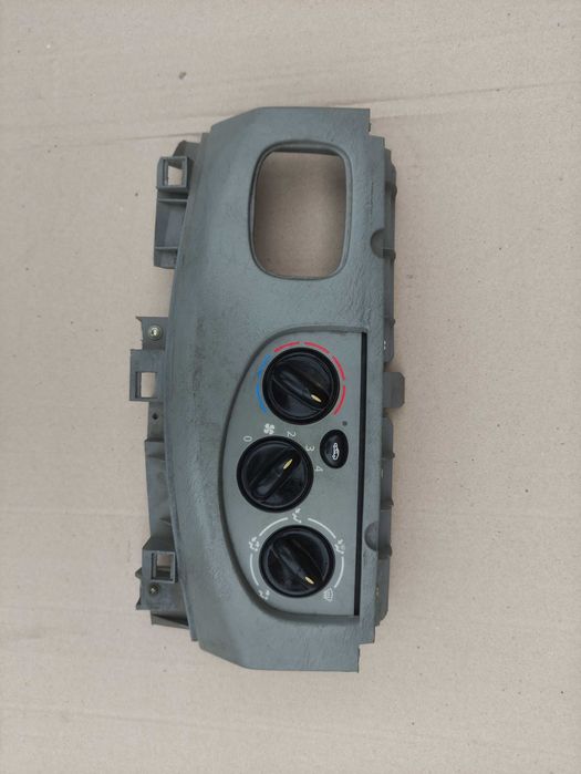 Блок управления переключатель печки Renault Trafic Opel Vivaro 1,9 2,0