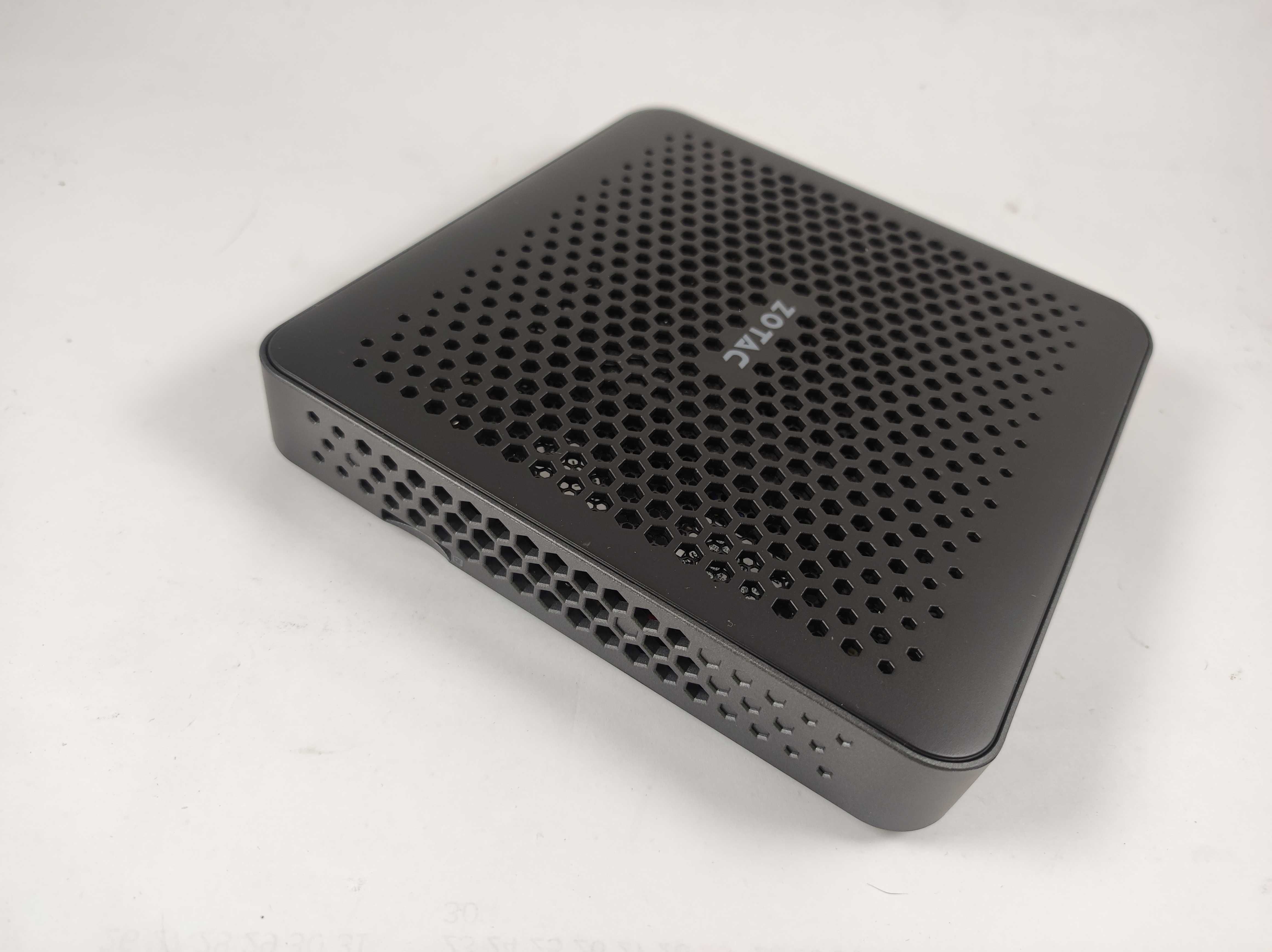Kompaktowy mini PC ZOTAC ZBOX MI623 , I3-10110U, 256GB SSD Kpl idealny
