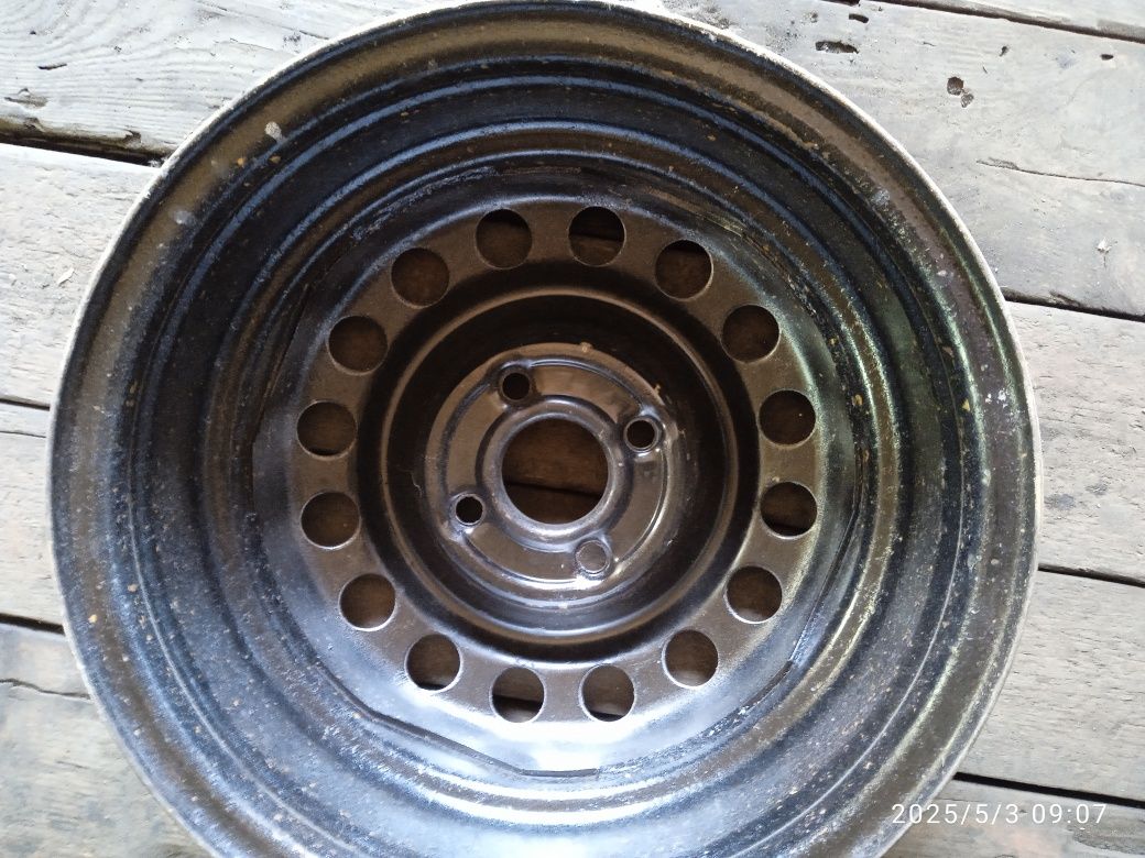 Продам диски R14 4х100  ЕТ38 ступица 57,1