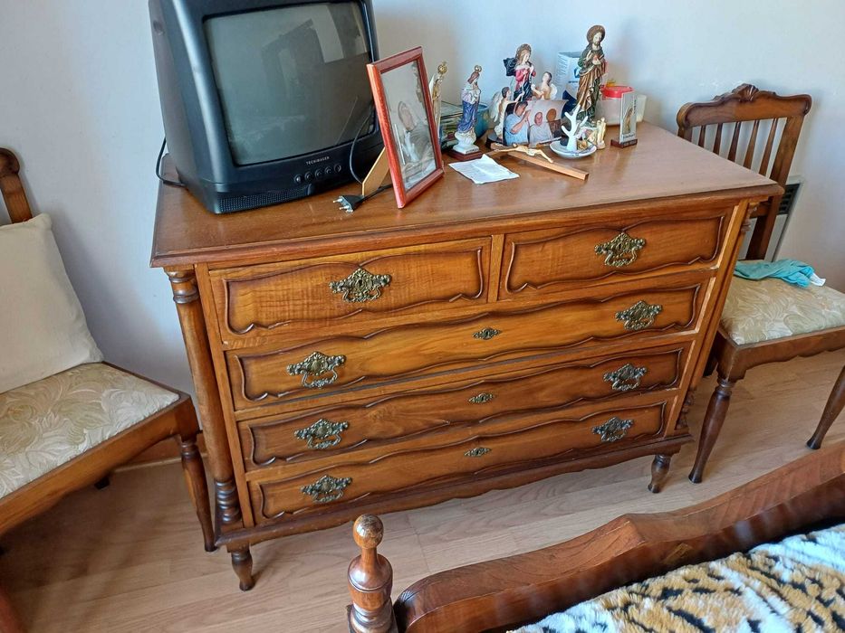 Mobília de quarto de casal com gavetões
