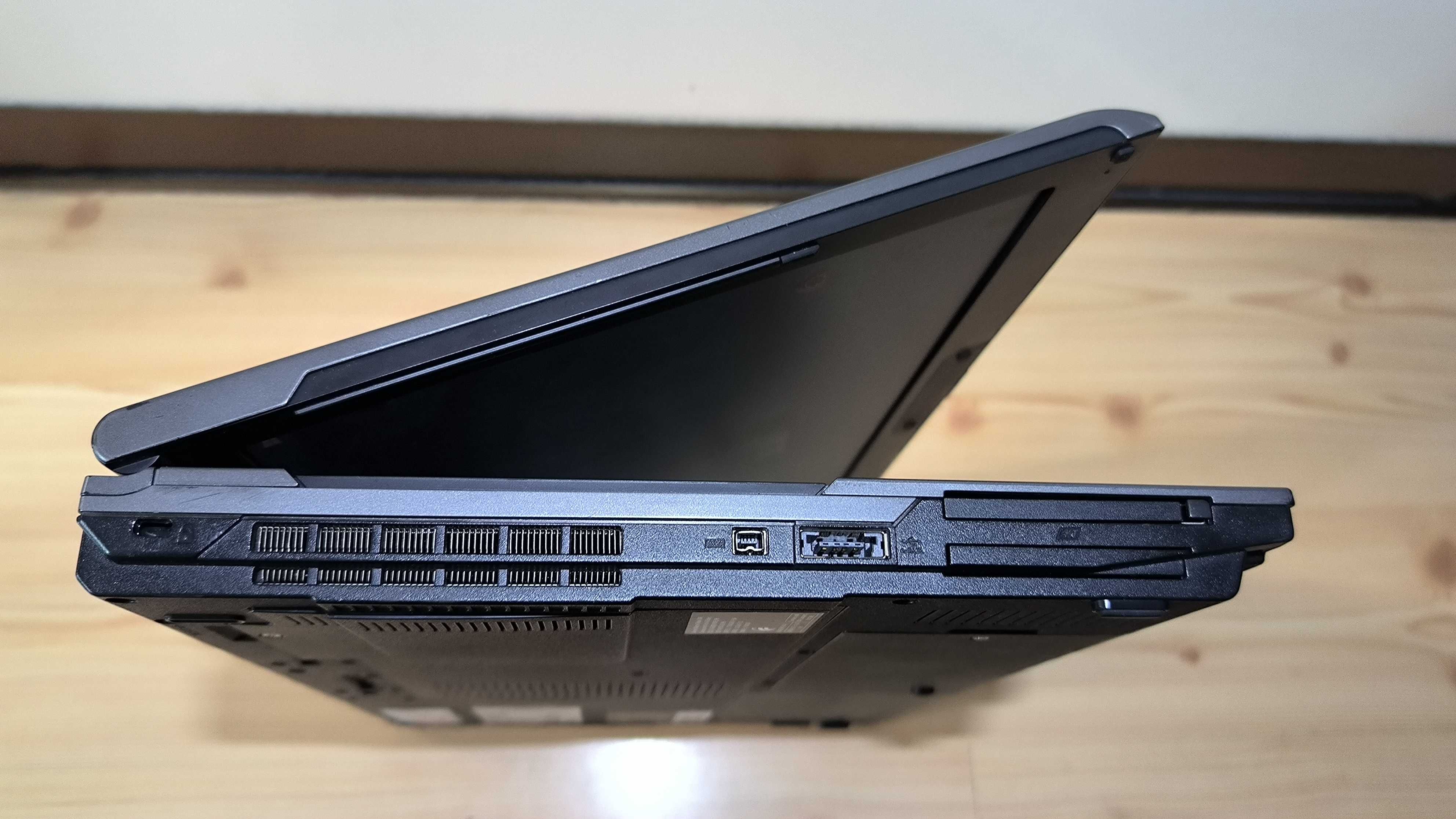 Laptop 15,4" Fujitsu Esprimo D9510 2x2,53GHz, 4 Gb RAM, 256GB HDD