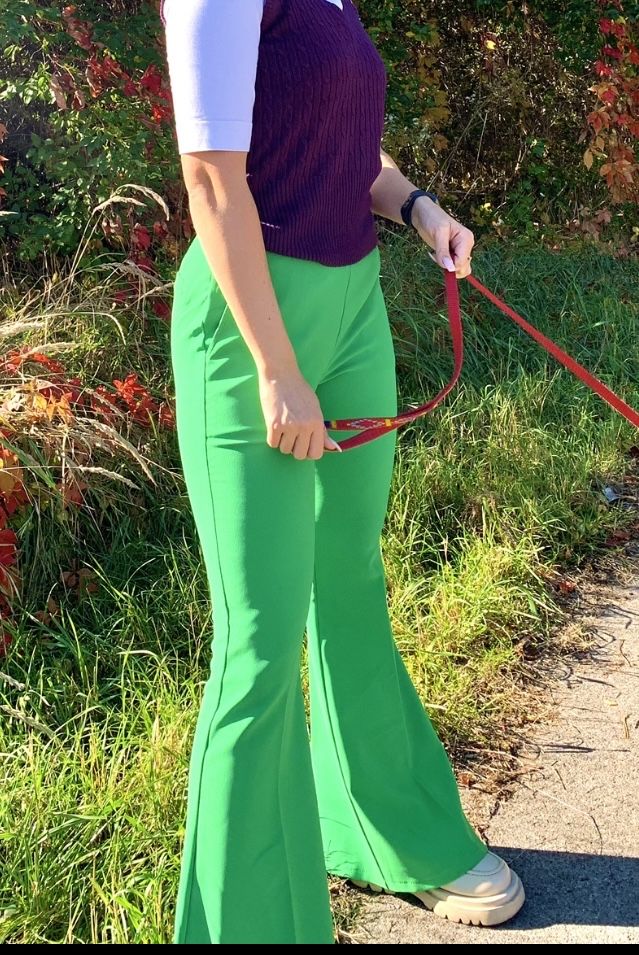 Spodnie zielone z szerokimi nogawkami flare