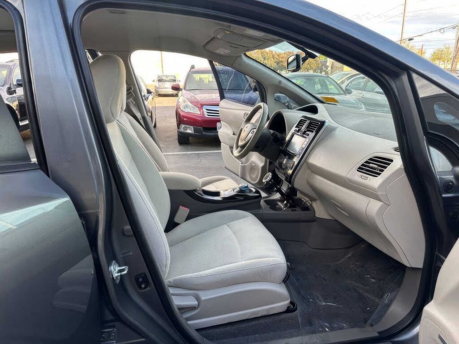 Nissan LEAF SL      2014