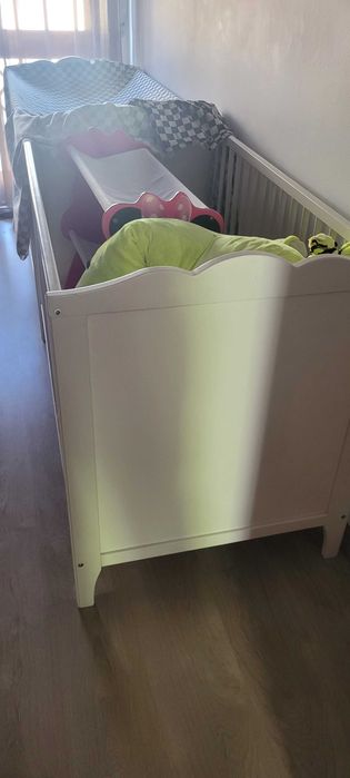 Berço de bebé como novo com colchão