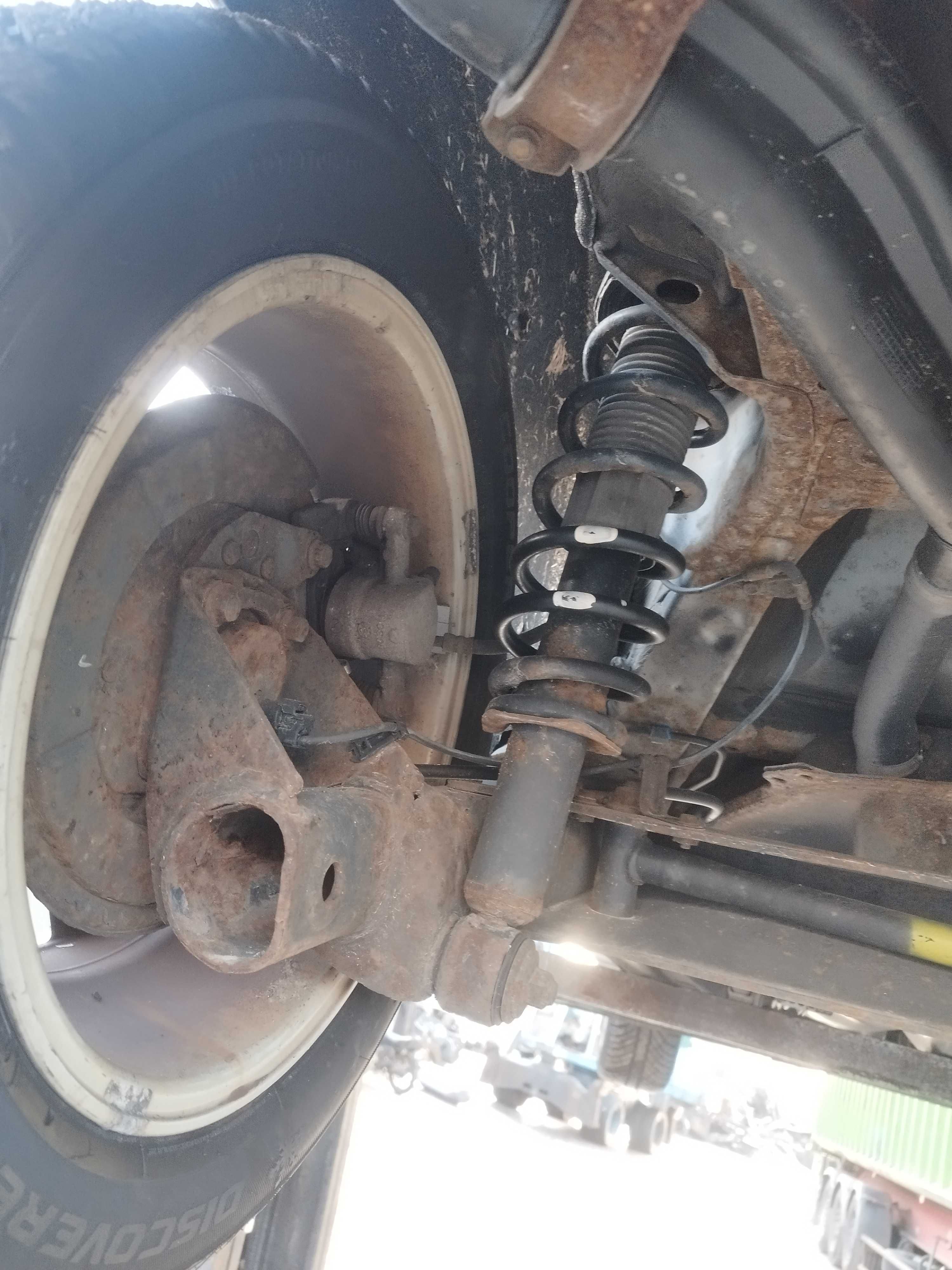 belka zawieszenia tył tylna Toyota Corolla verso II 2.2 D4D