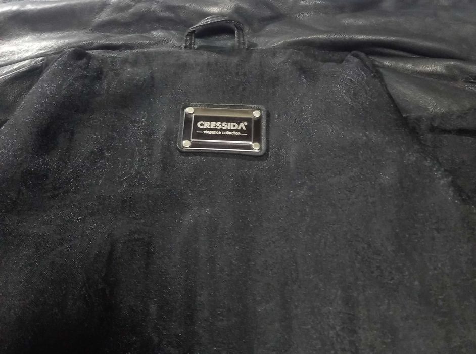 Кожаная женская куртка черного цвета с поясом