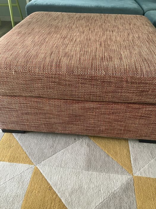 Pufe / repousa pés com arrumação